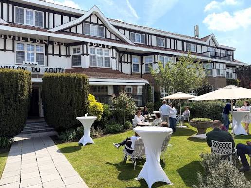 Tuin en terras van Pavillon du Zoute in Knokke
