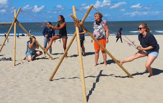 09 Activité de team building sur la plage à Knokke : construction en équipe